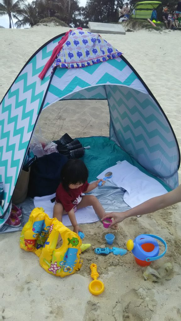 ビーチで活躍するテント